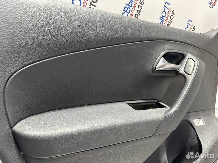 Обшивка двери Volkswagen Polo 5