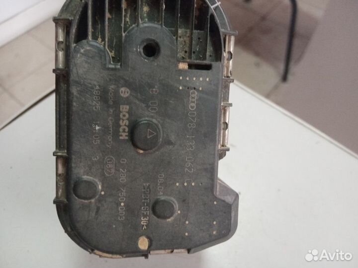 Заслонка дроссельная audi A4/A6/A8