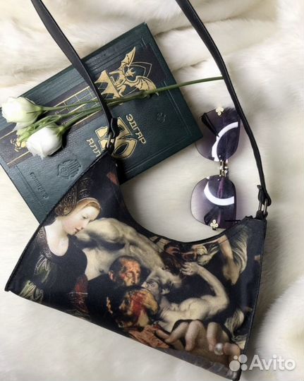 Сумка-багет с картинами