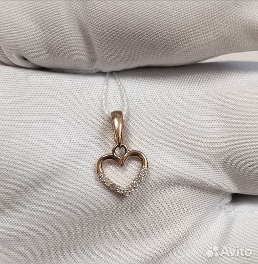 Золотая подвеска с камнем