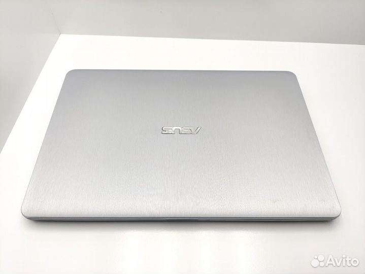 Ноутбук Asus Core i7-7500 на Windows 10