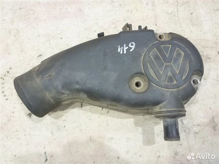 Корпус воздушного фильтра Volkswagen Passat B3 1F