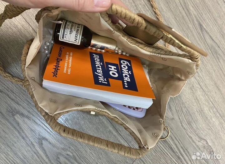 Соломенная сумка из рафии плетеная