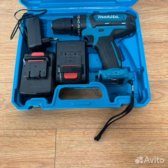 Шуруповерт Makita 21v с набором бит