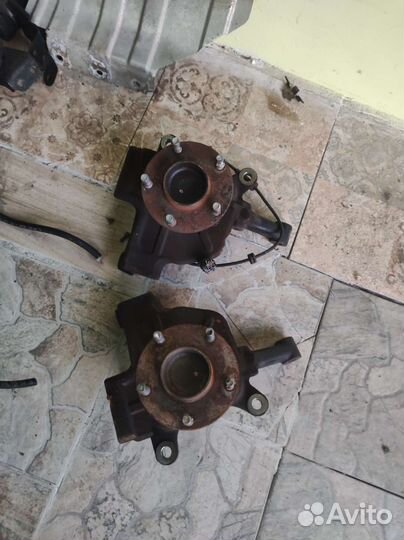 Суппорт Nissan Elgrand 51