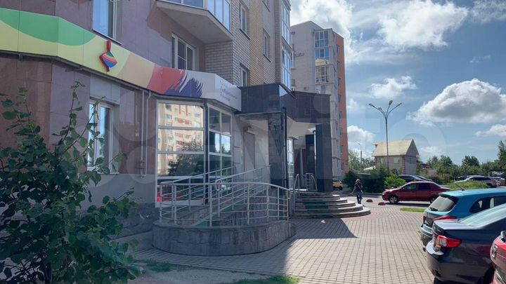 Сдаётся торговое помещение, 127 м²