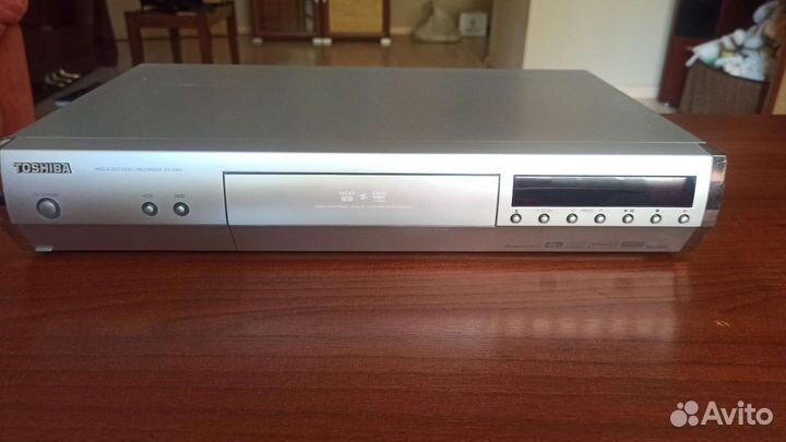 Пишущий DVD плейер Toshiba RD-XS64SG