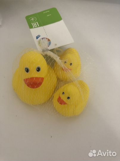 Игрушки для ванной и книги