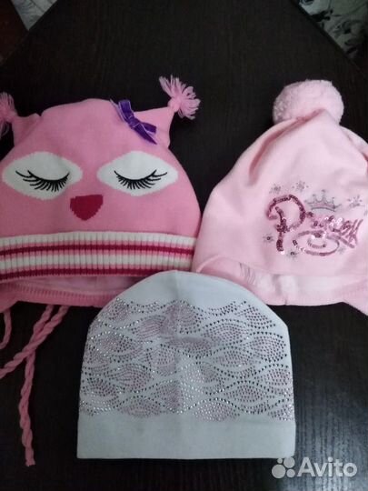 Шапки на девочку,с паетками и бисером размер 44-46