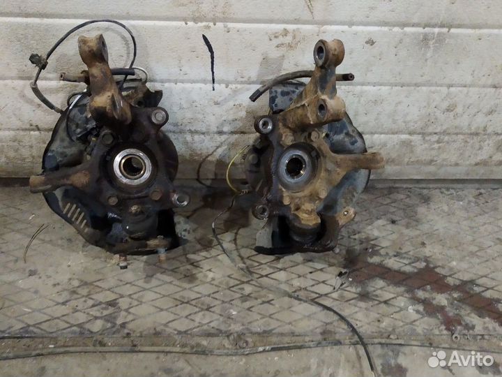 Кулак поворотный правый и левый Toyota Corolla 150