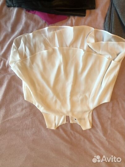 Пакет вещей и сапоги