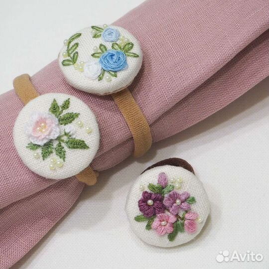 Резинки и заколки для волос с ручной вышивкой