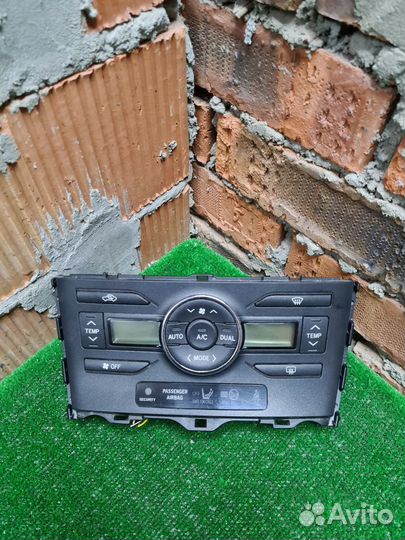 Блок управления климатом Toyota Auris E150