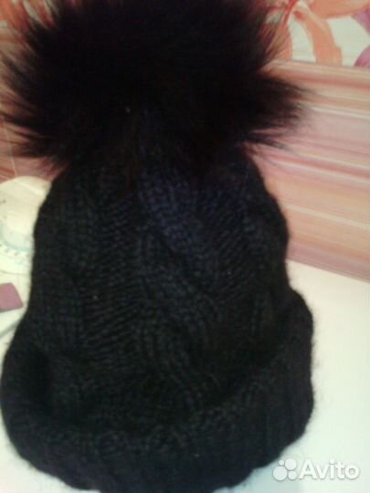 Теплая новая вязаная шапочка
