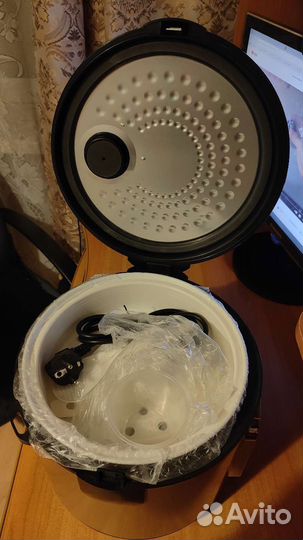 Мультиварка новая