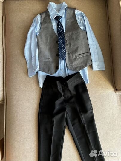 Костюм на мальчика 3-4 года новый