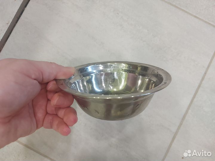 Миска на подставке