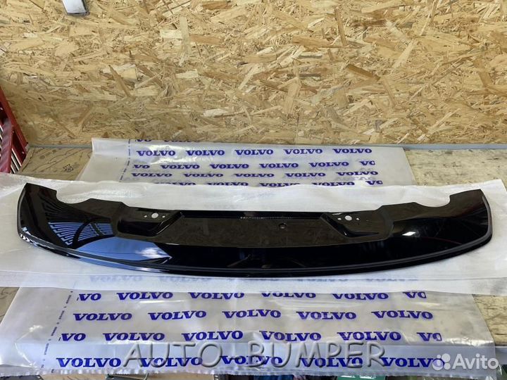 Volvo XC40 2017- Накладка заднего бампера