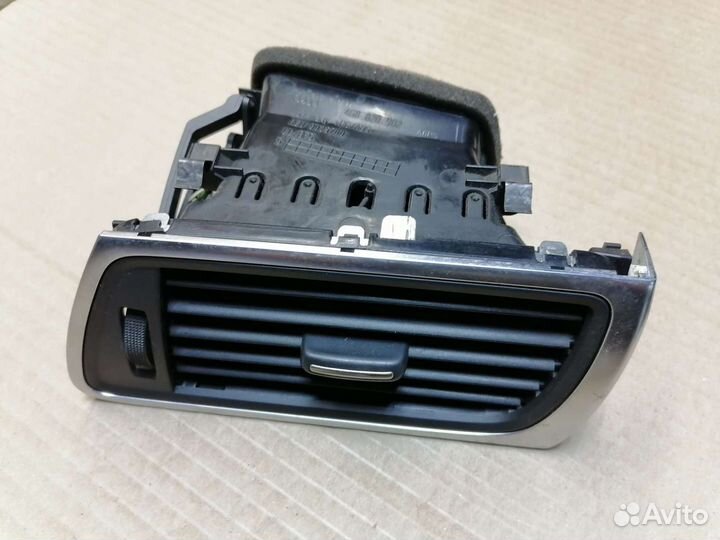 Дефлектор приточного воздуха правый Audi A7, VAG 4