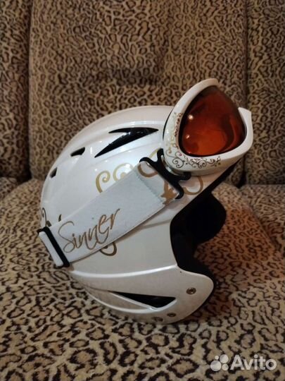 Горнолыжный шлем с очками женский