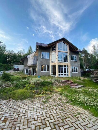 Дом 425 м² на участке 14 сот.