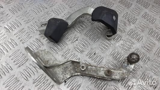 Петля двери сдвижной правой iveco daily 5 (29S-40S