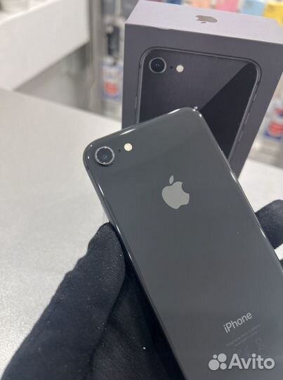 iPhone 8, 64 ГБ