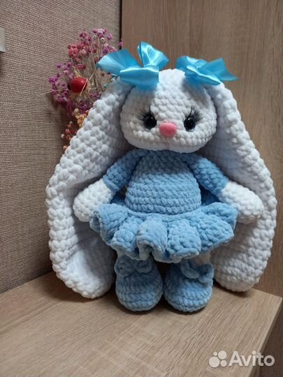 Зайка ручной работы из плюшевой пряжи