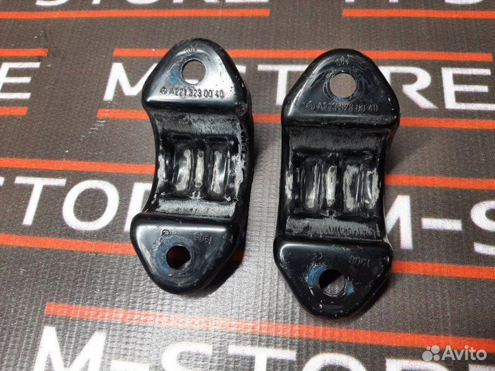 Кронштейн стабилизатора передний Mercedes-Benz