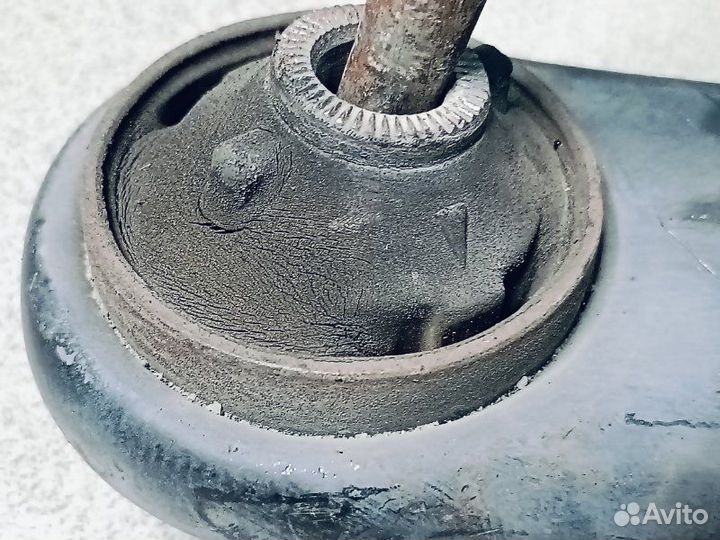 Рычаг подвески нижний передний правый Toyota Vista