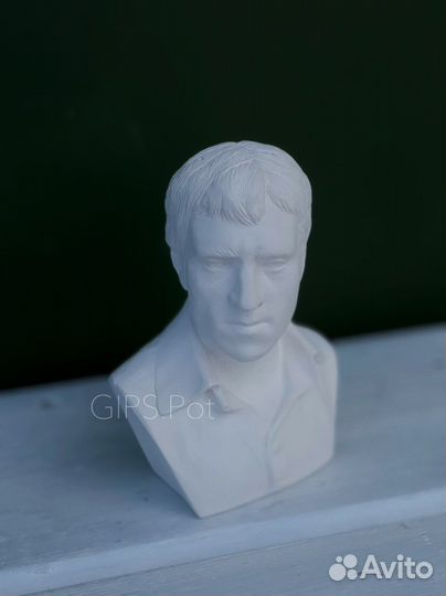 Бюсты известных личностей Ленин Путин Есенин