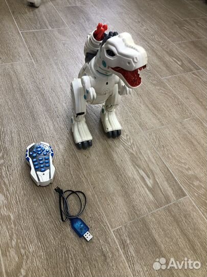 Робот динозавр