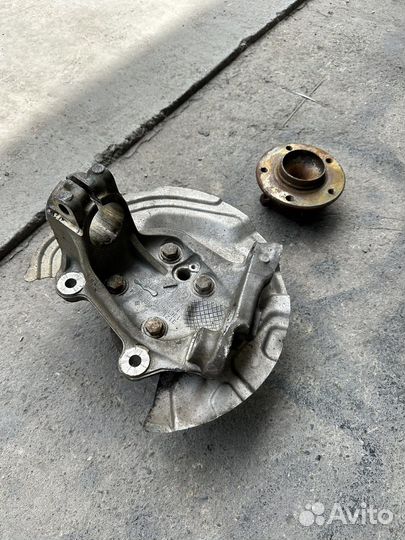 Поворотный кулак левый