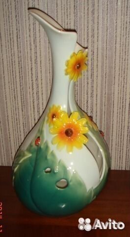 Продам красивую фарфоровую вазу высотой под цветы