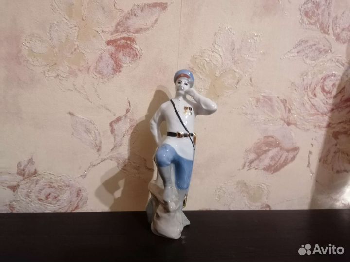Фарфоровые статуэтки Казак и Казачка