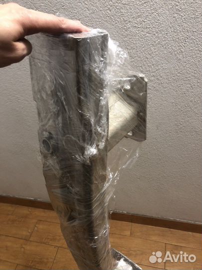 Усилитель бампера Volkswagen Touareg