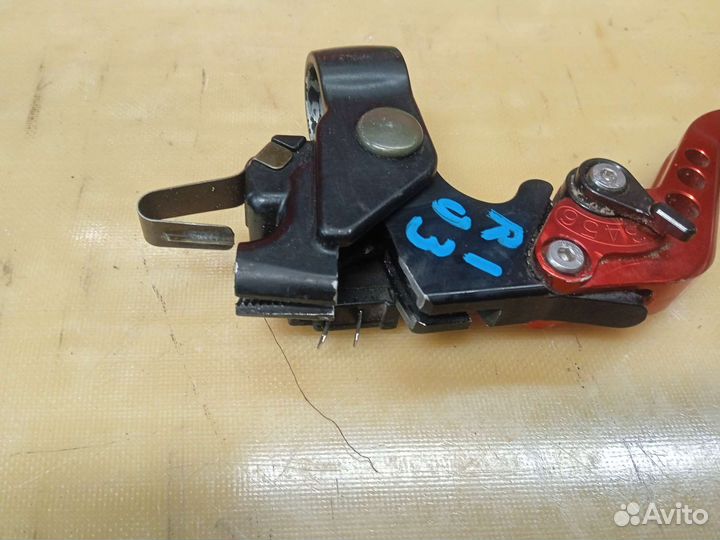 Yamaha R1 2002-2003. Кронштейн сцепления