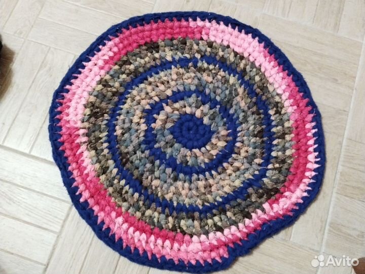Вязанные коврики из пряжи и трикотажа