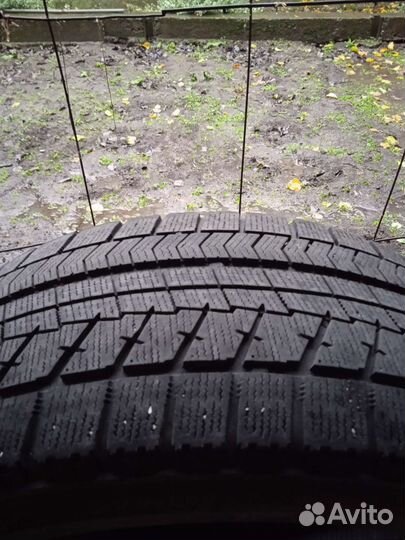 Bridgestone Blizzak VRX 245/45 R19 98S