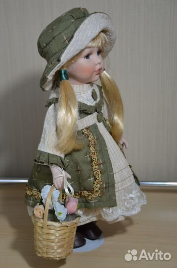 Кукла фарфоровая 30см