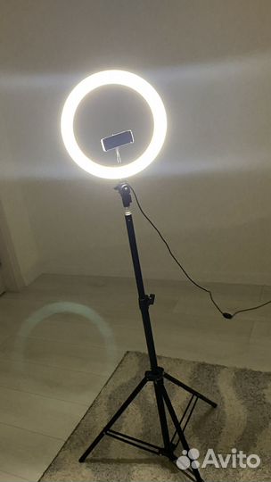 Кольцевая светодиодная лампа