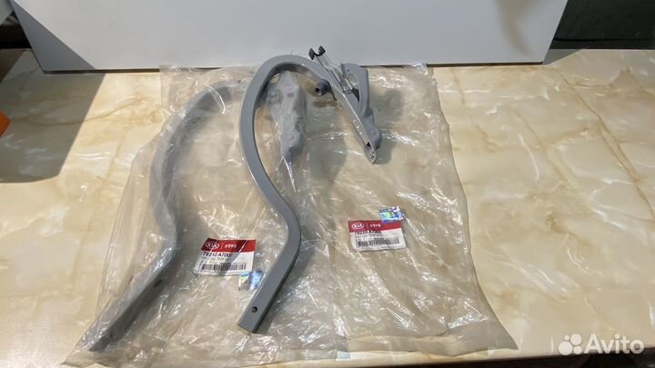 Петля крышки багажника правая KIA