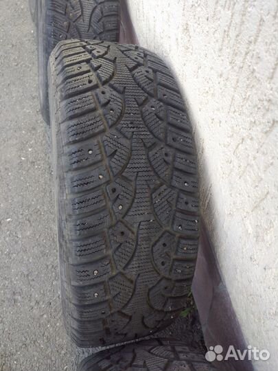Continental Conti4x4IceContact 215/65 R16