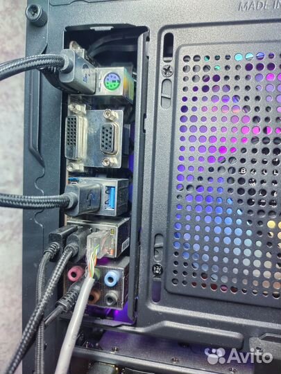 Материнская плата с процессором и памятью