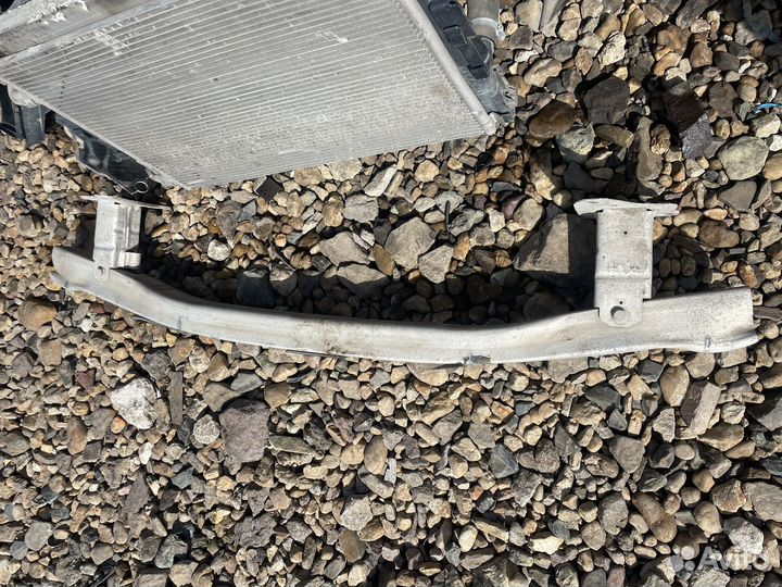 Усилитель переднего бампера renault megane 2