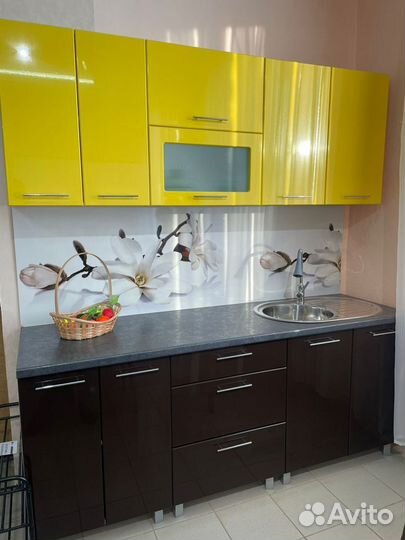 Кухонный гарнитур Бостон желтый глянец/тёмный шоко