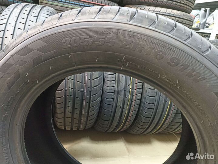 Kumho Ecsta HS52 205/55 R16 91W
