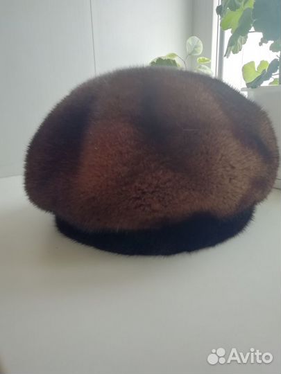 Меховой женский берет