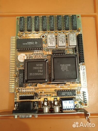 Древние компьютерные платы, видеокарты