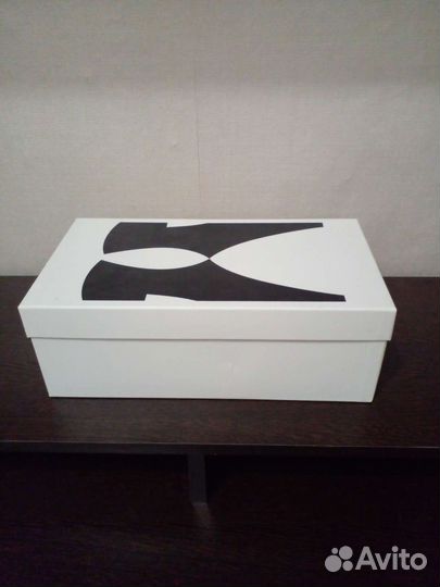 Коробки фирменные жёсткие (Италия)